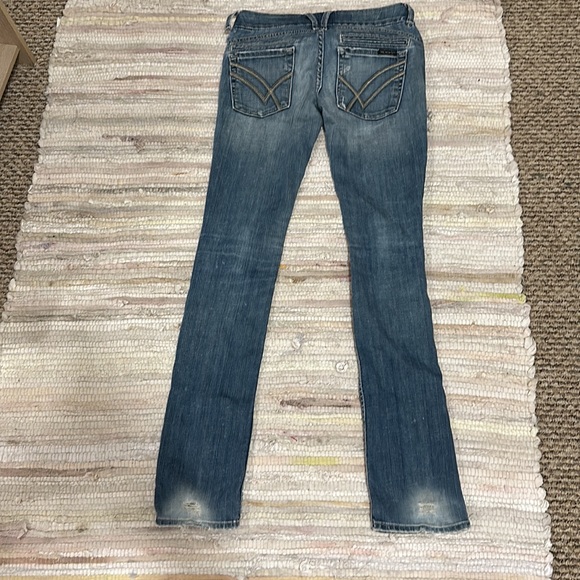 Worn out, distressed jeans! - Picture 2 of 2